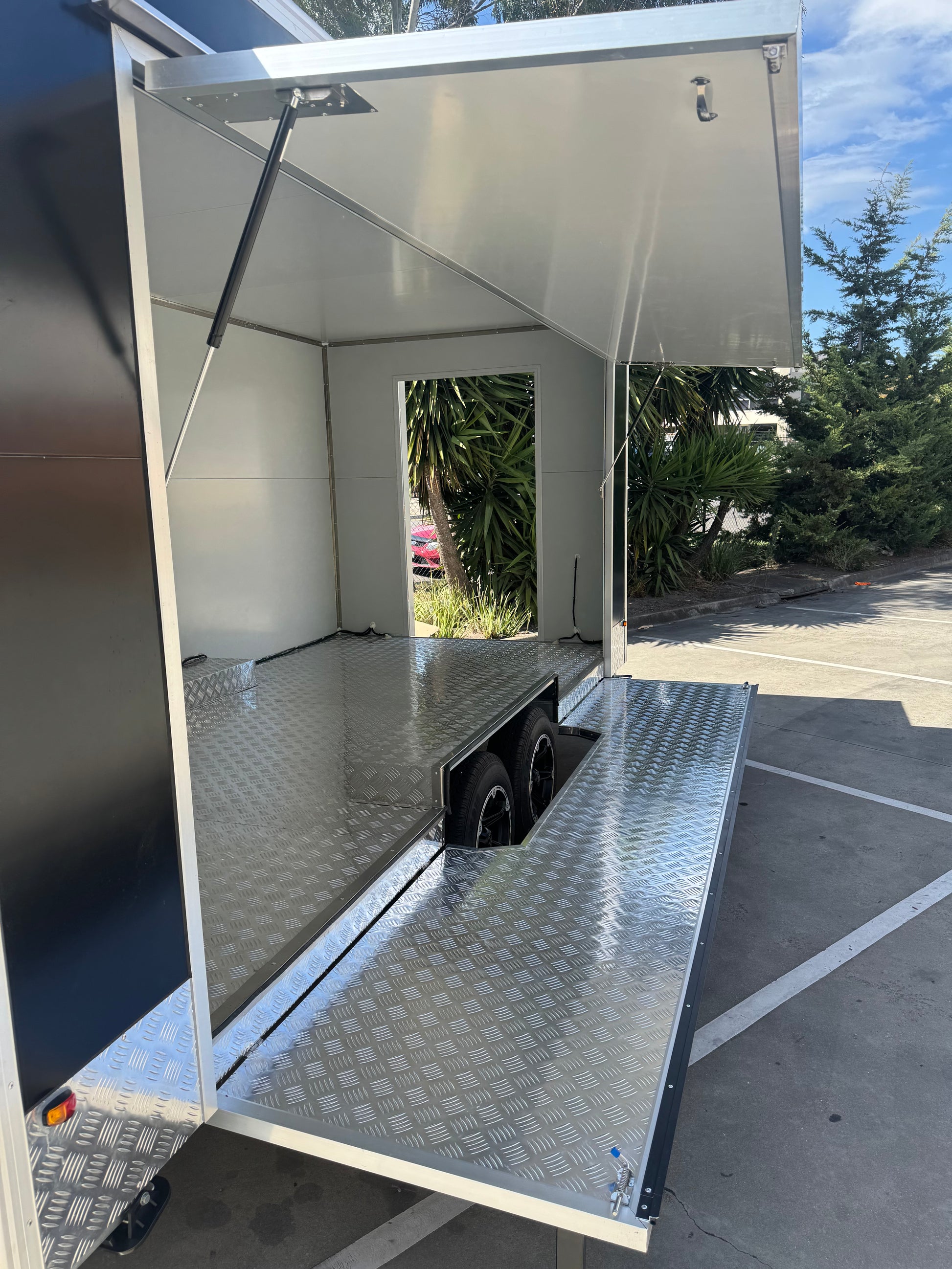 Merchandise Retail Trailer MT-5M