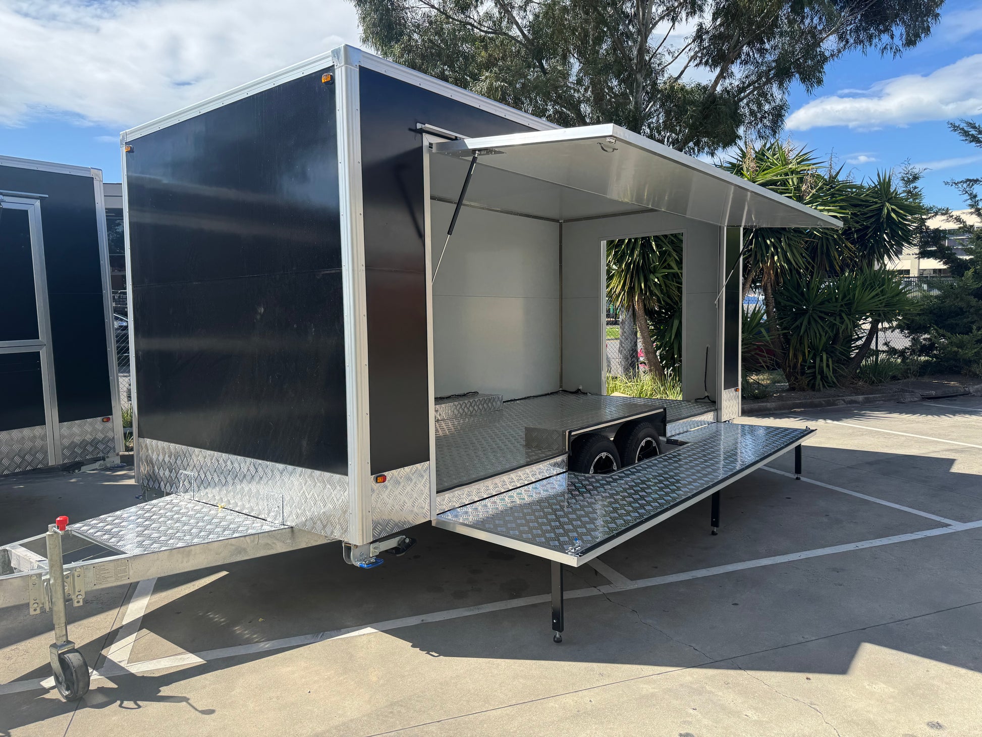Merchandise Retail Trailer MT-5M