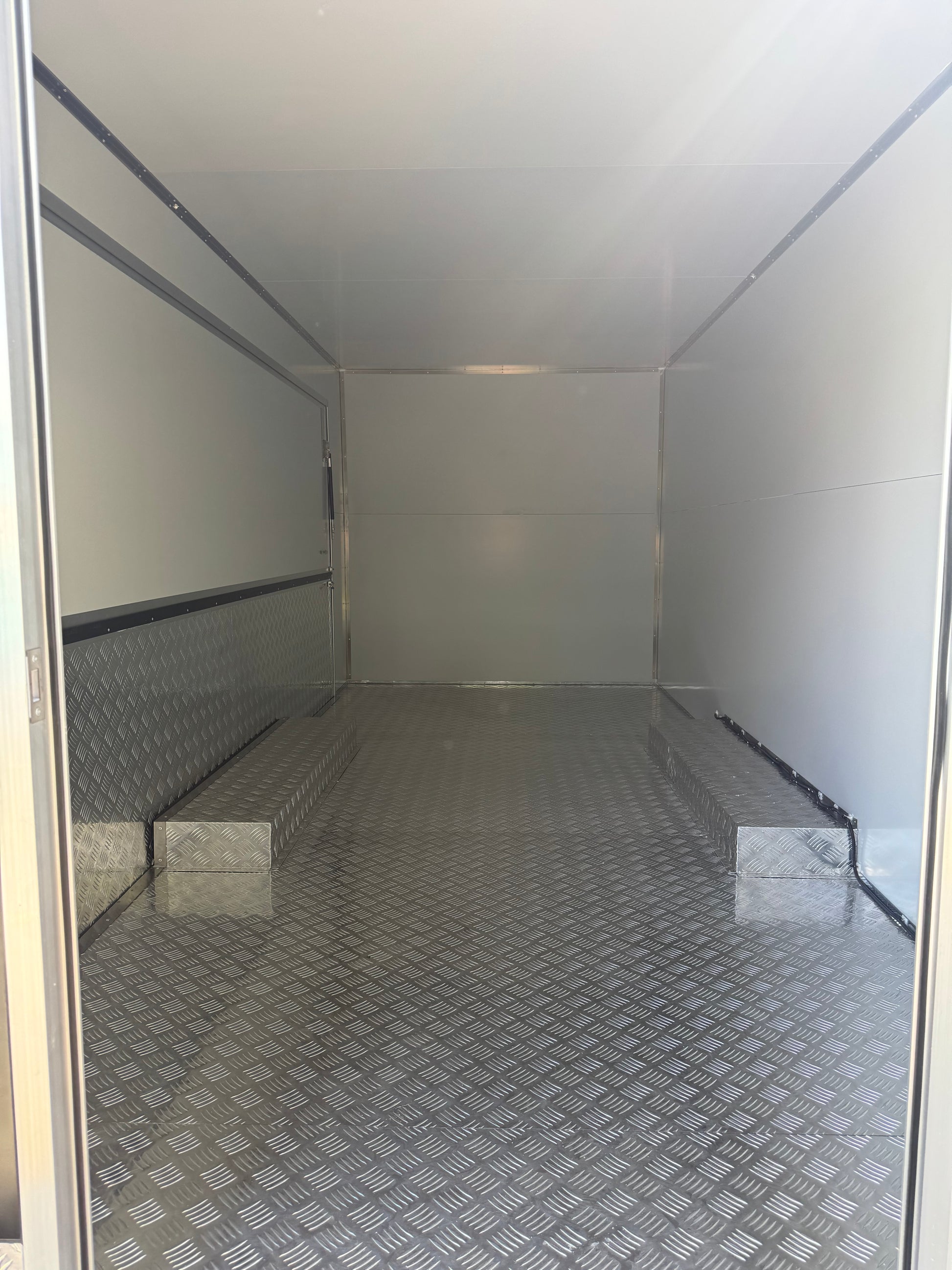 Merchandise Retail Trailer MT-5M