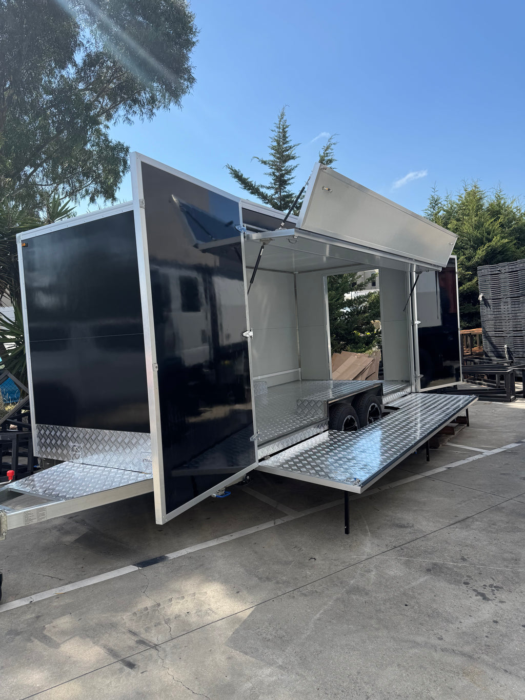 Merchandise Retail Trailer with Boards MT-B5M