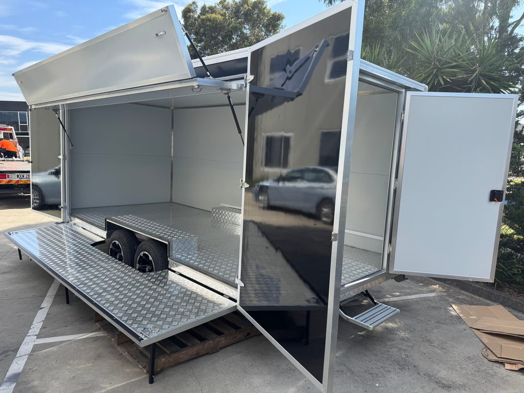 Merchandise Retail Trailer with Boards MT-B5M