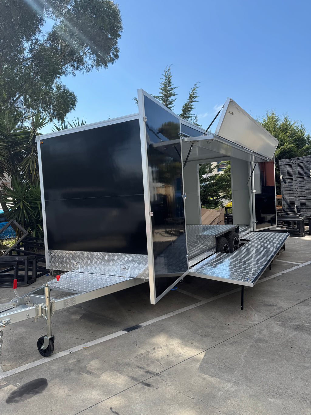 Merchandise Retail Trailer with Boards MT-B5M