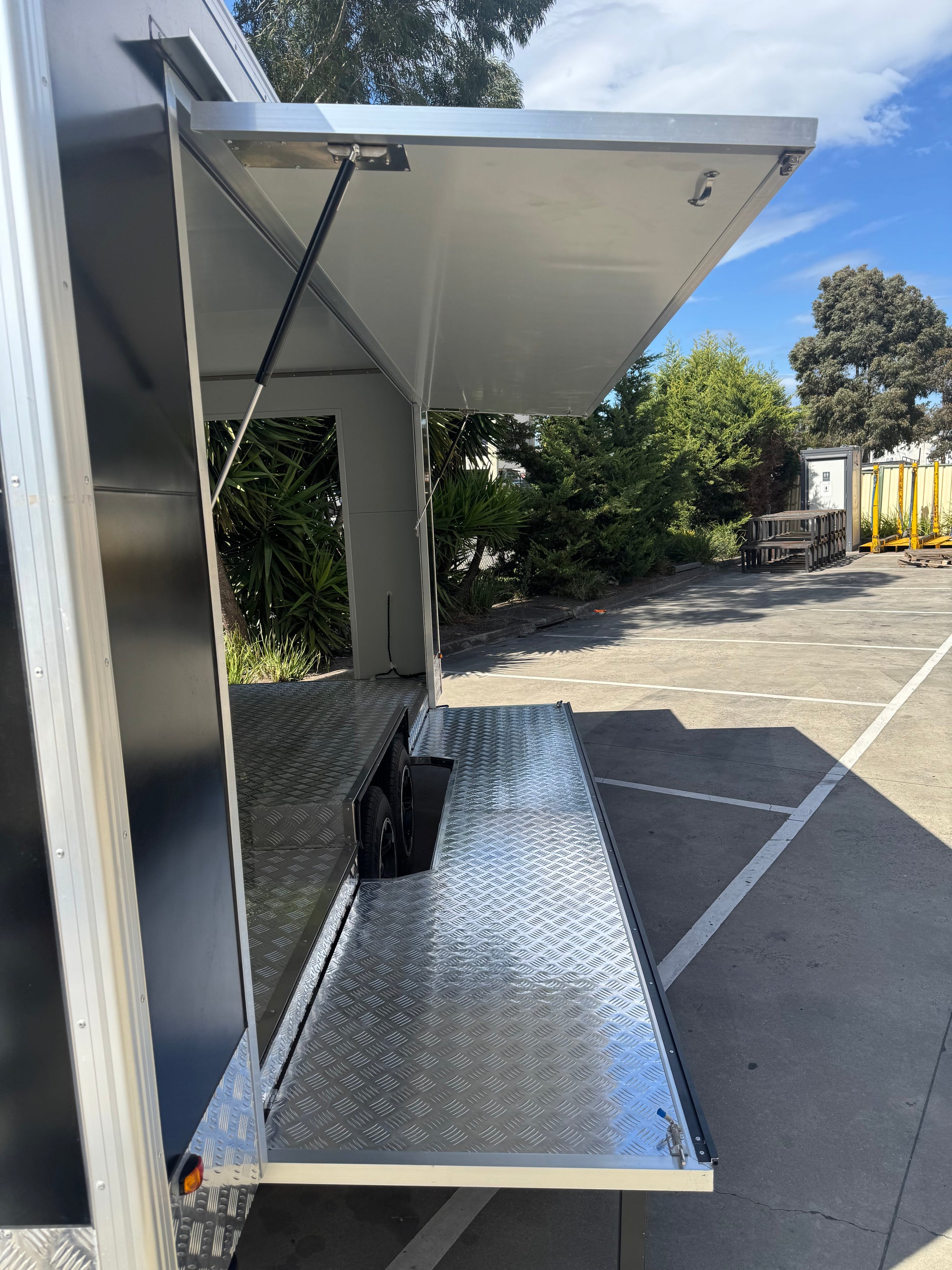 Merchandise Retail Trailer MT-5M