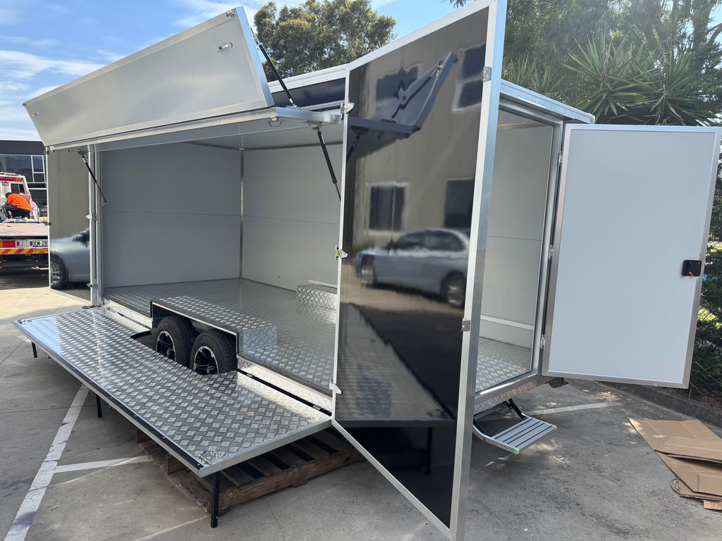 Merchandise Retail Trailer with Boards MT-B5M