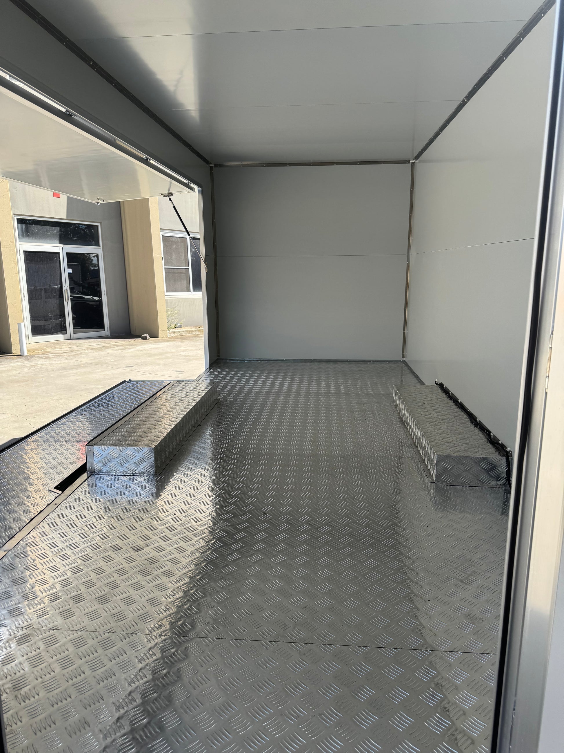 Merchandise Retail Trailer MT-5M