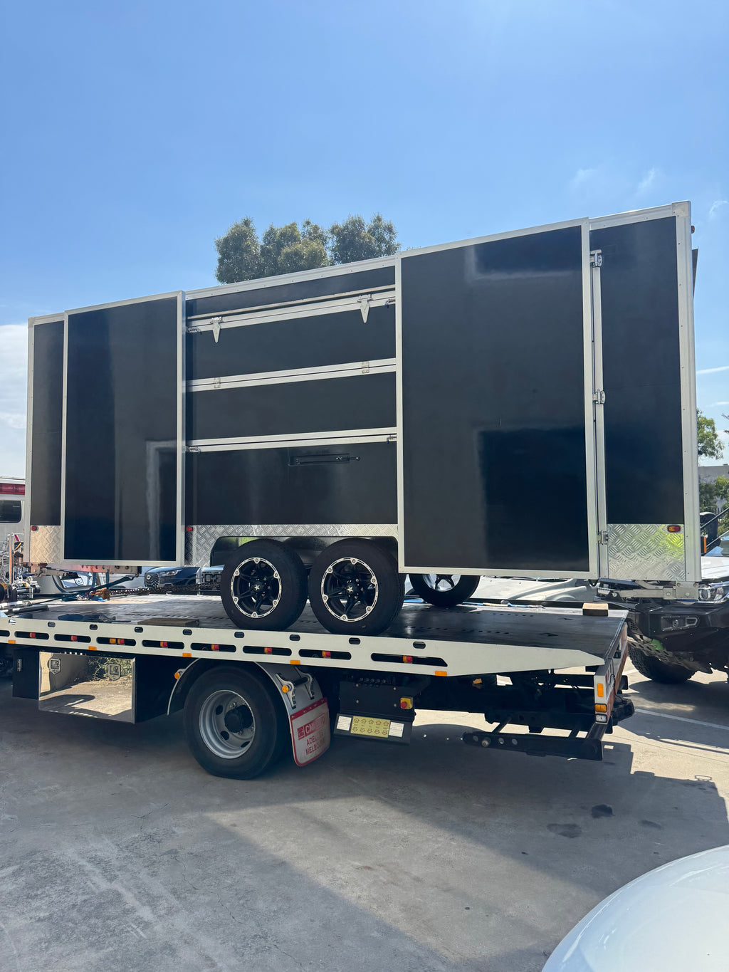 Merchandise Retail Trailer with Boards MT-B5M